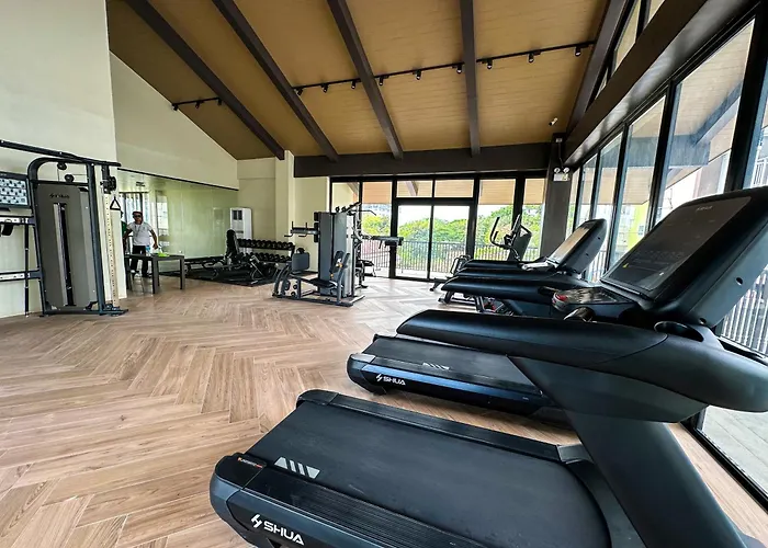 Apartment Quiet 5 Mins From Airport With Fast Wifi, Netflix, Gym, Pool