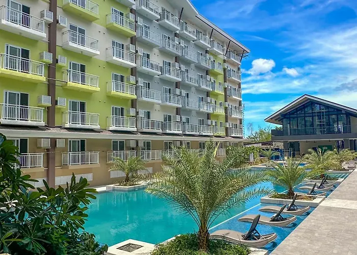Quiet 5 Mins From Airport With Fast Wifi, Netflix, Gym, Pool *