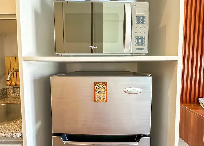 Apartment Quiet 5 Mins From Airport With Fast Wifi, Netflix, Gym, Pool