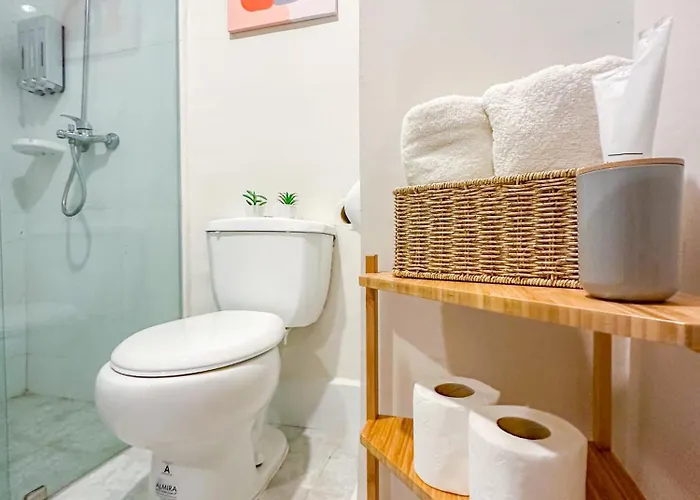Apartment Quiet 5 Mins From Airport With Fast Wifi, Netflix, Gym, Pool *