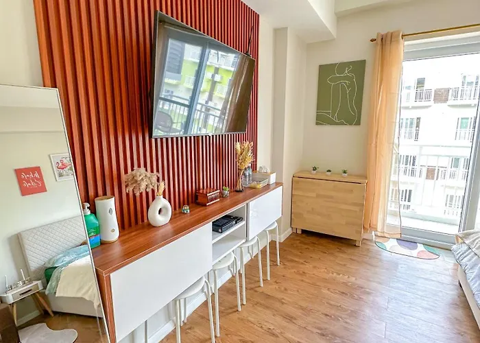 Quiet 5 Mins From Airport With Fast Wifi, Netflix, Gym, Pool Apartment